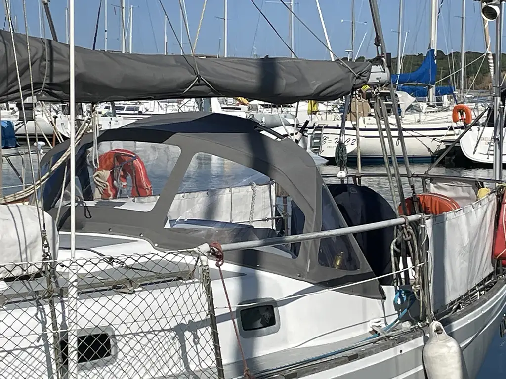 Plaisance Innovation a conçu la capote de roof sur-mesure d'un voilier Alpa 9.60,