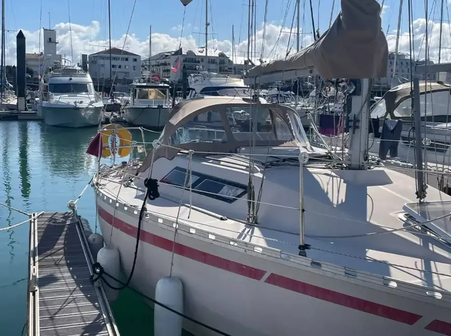 conception et fabrication de capote de roof sur-mesure en Bretagne pour voilier Bénéteau First 32