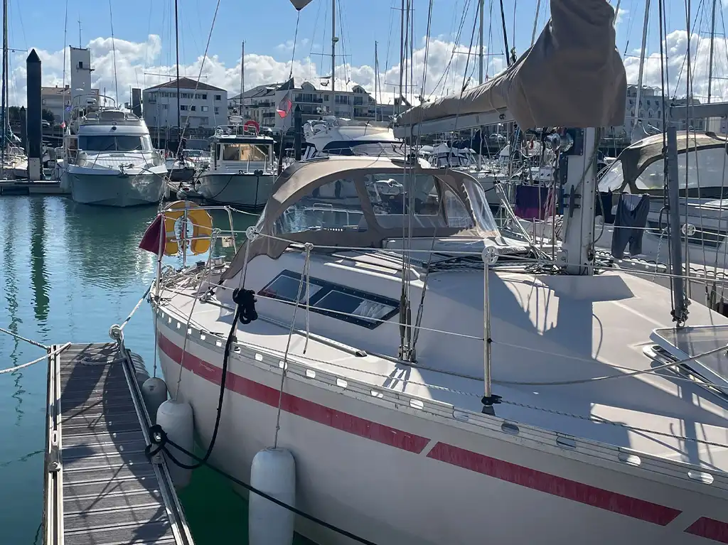conception et fabrication de capote de roof sur-mesure en Bretagne pour voilier Bénéteau First 32