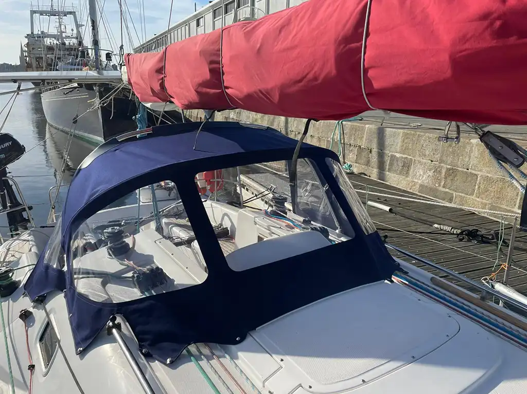 conception et fabrication de capote de roof sur-mesure en Bretagne pour voilier Elan 31