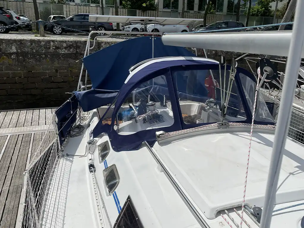 Capote de roof sur mesure pour un voilier monocoque habitable Gib'Sea 334.