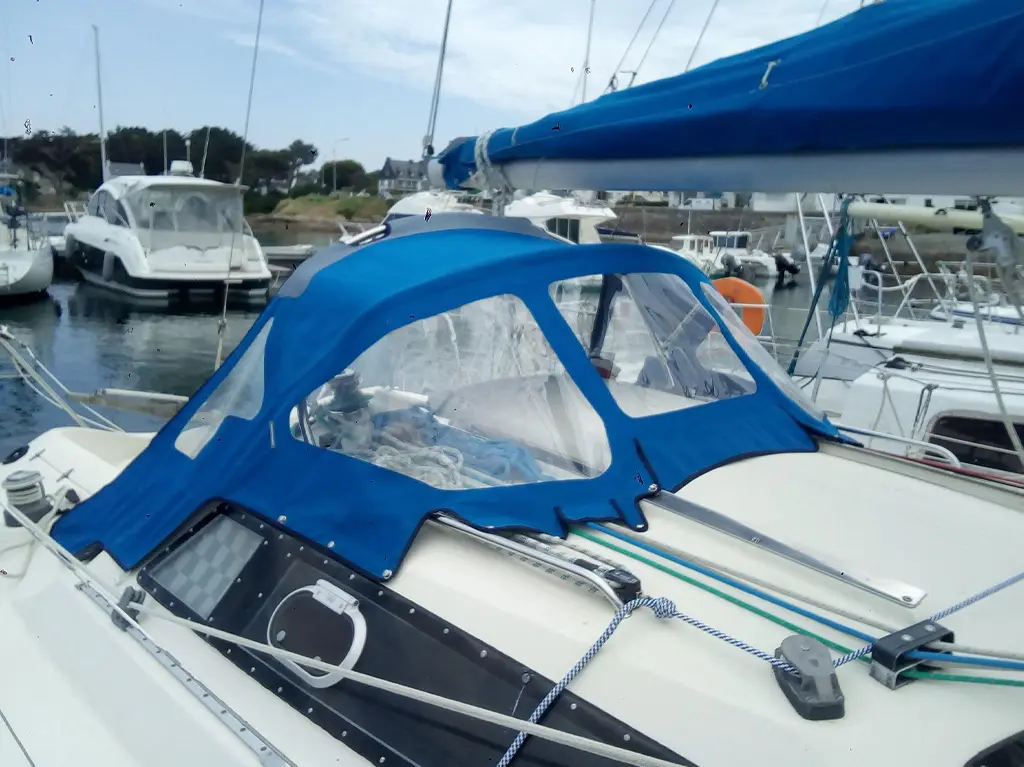 conception et fabrication de capote de roof sur-mesure en Bretagne pour voilier Kelt 8.50