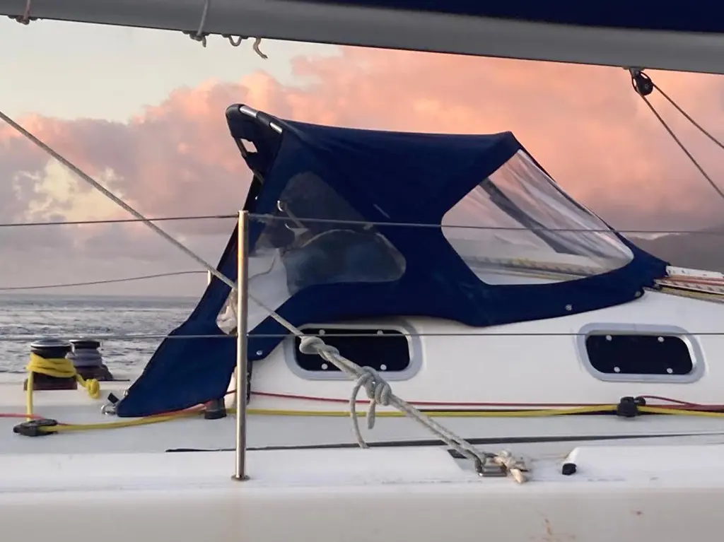 conception et fabrication de capote de roof sur-mesure en Bretagne pour voilier Pogo 8.50