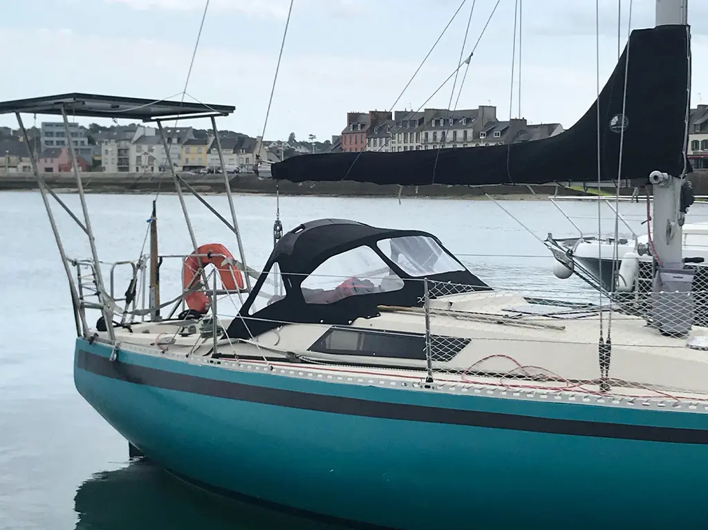 conception et fabrication de capote de roof sur-mesure en Bretagne pour voilier Bénéteau First 30 de 1977